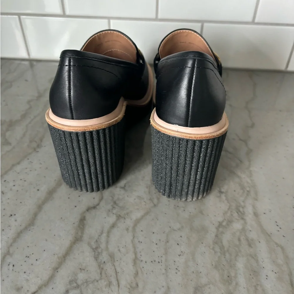 Dolce Vita Black Leather Platform Loafers with Gold Chain size 7 - Picture 5 of 6